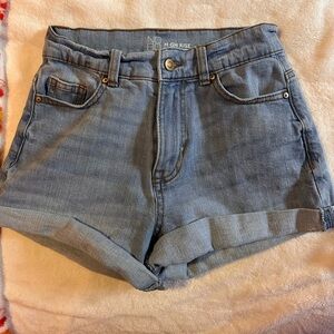 STRETCHY JEAN SHORTS